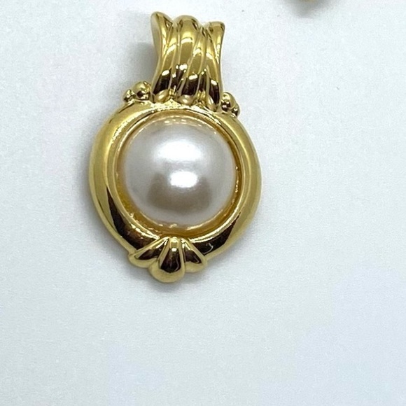 Golden Pearl Pendant - Picture 5 of 7